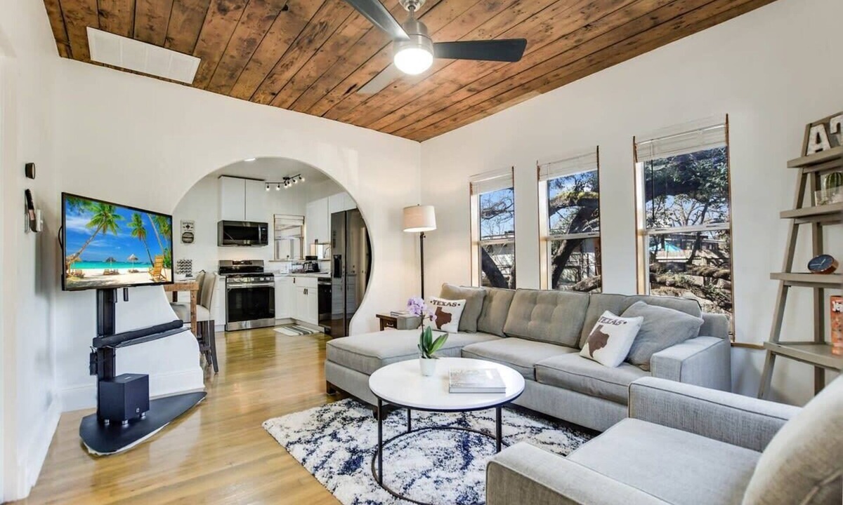 Bouldin House | SoCo - Creekside Bungalow - Portoro
