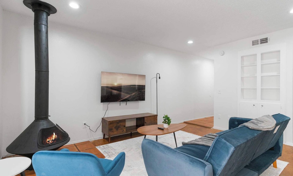 Bouldin Apartment | SOCO Downtown 1BDR | Perfect Location| Free Pkg