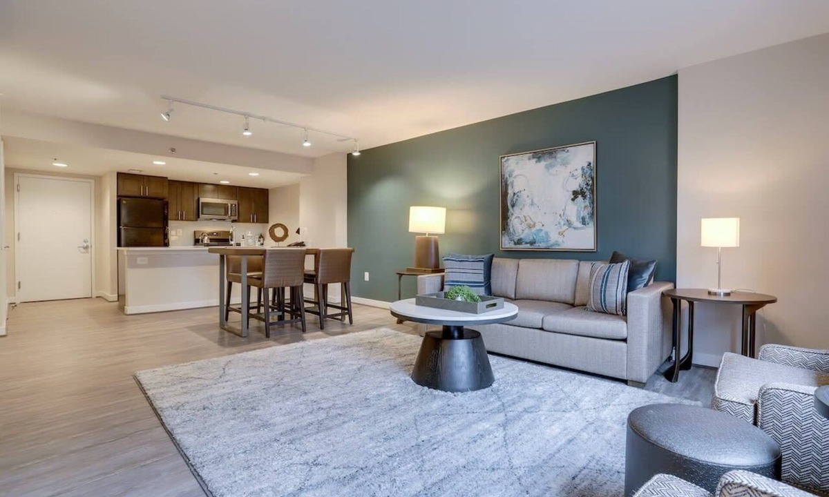 Court House Apartment | Sojourn | Courtland Towers w/racquetball courts