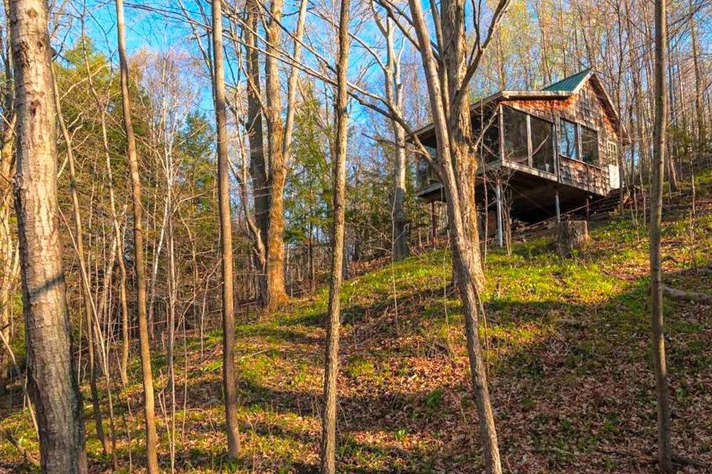 Blackstock RV Rental | Solar-Powered Tree House in the Canadian Woods near Toronto, Ontario