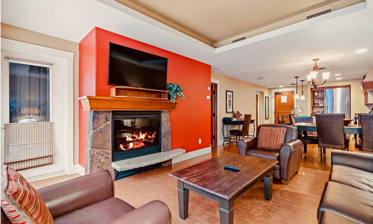 Canmore Condo | Solara Canmore King & Queen beds, 2 bathrooms, Pool/Hot Tub, Parking