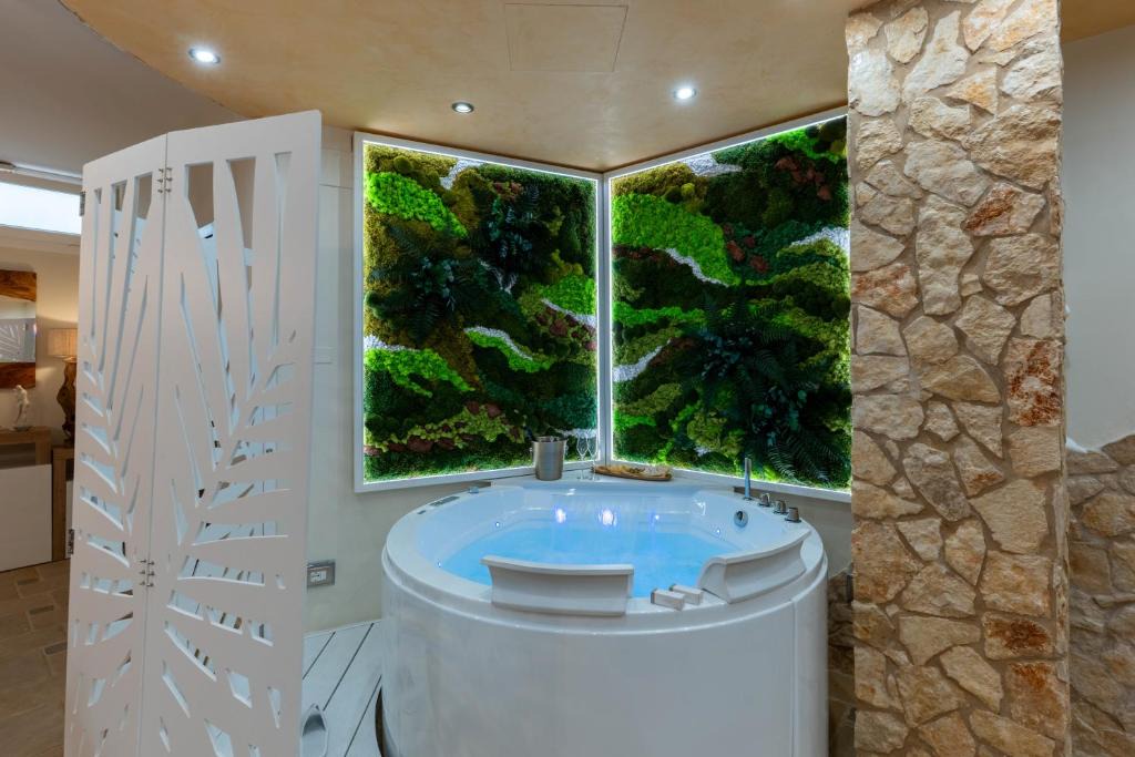 Neviano Apartment | SOLE e LUNA - JACUZZI e RELAX