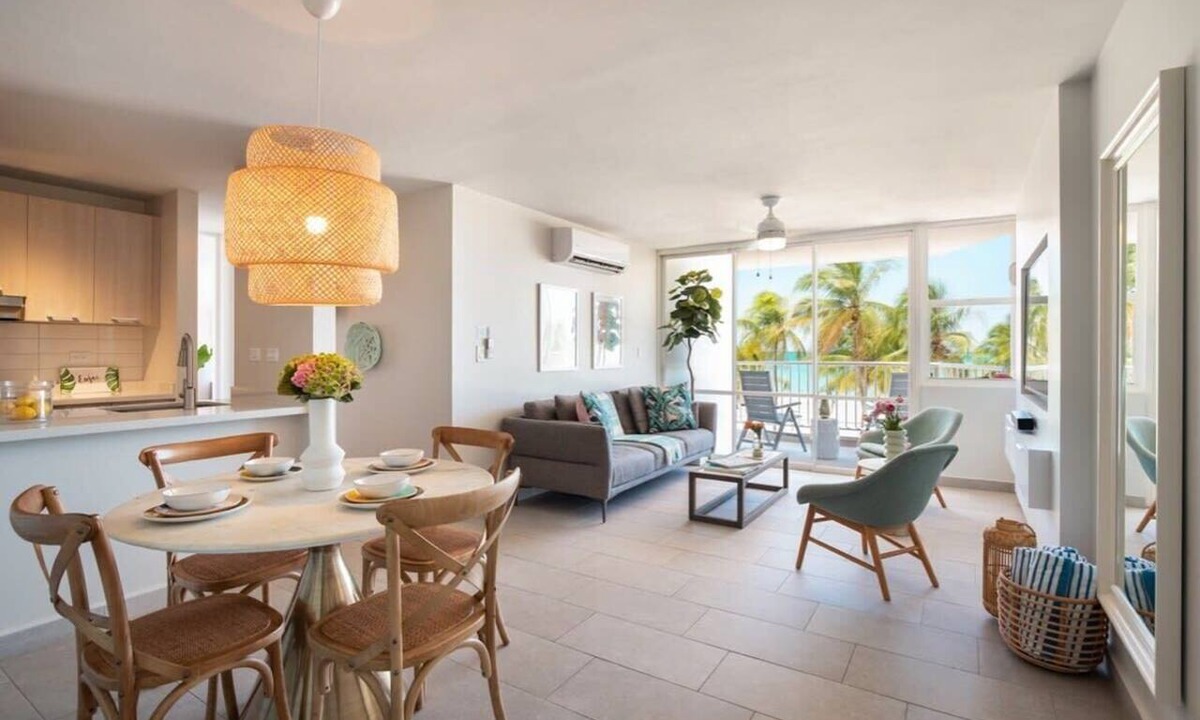Isla Verde Apartment | Solis Beach Flat | Pool Access & Steps from Beach