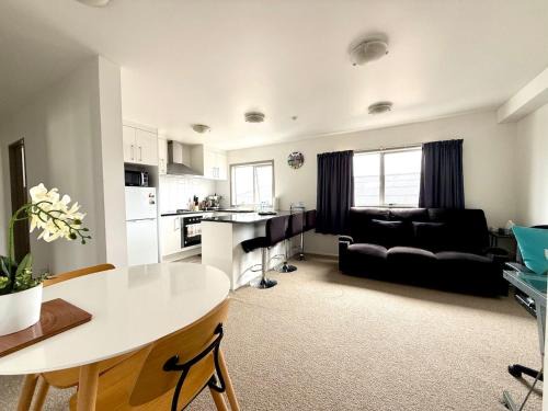 Saint Johns Apartment | Solo, Couples, Groups for 1-10 persons
