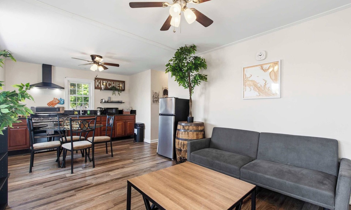 Solomons Apartment | Solomons Island One BD Waterfront Home with Deck