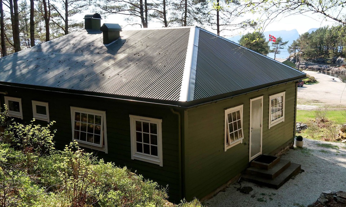 Hyllestad House | Solsvika by Interhome