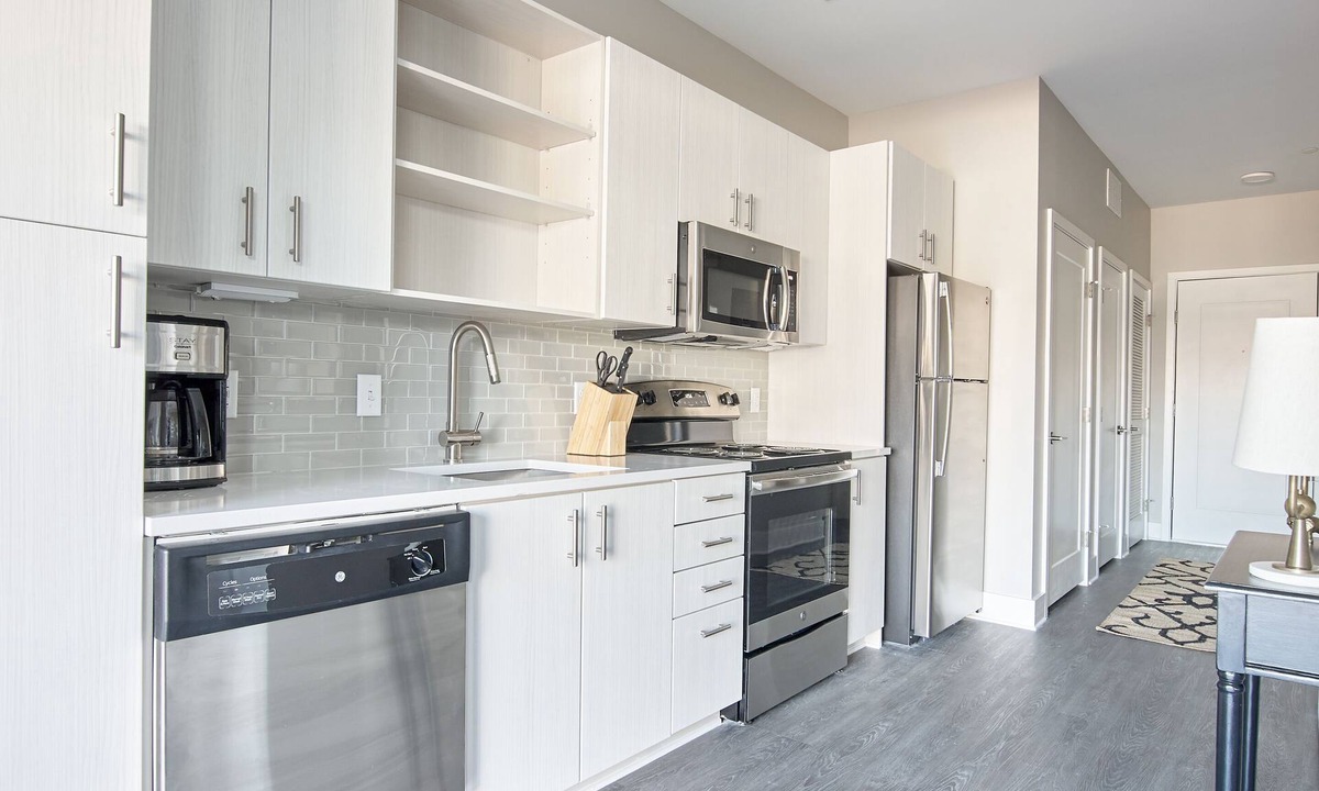 Hillsboro West End Apartment | Sonder Belcourt | Queen Studio Apartment w/Balcony