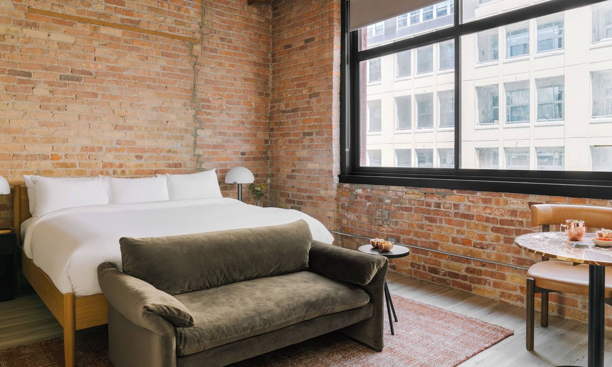 West Loop Gate Apartment | Sonder The Burnham | King Studio Apartment