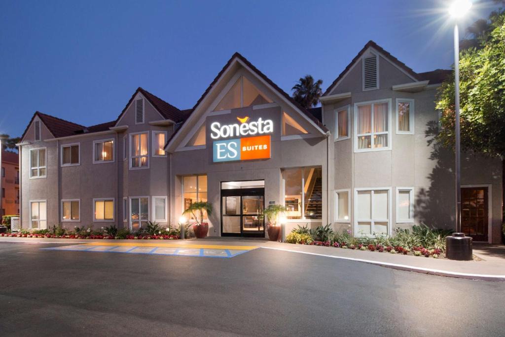 Downtown Village Hotel | Sonesta ES Suites Huntington Beach Fountain Valley