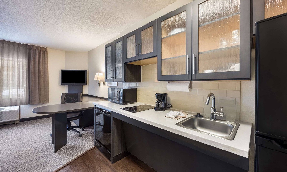 Crestline Heights Hotel | Sonesta Simply Suites Birmingham Hoover