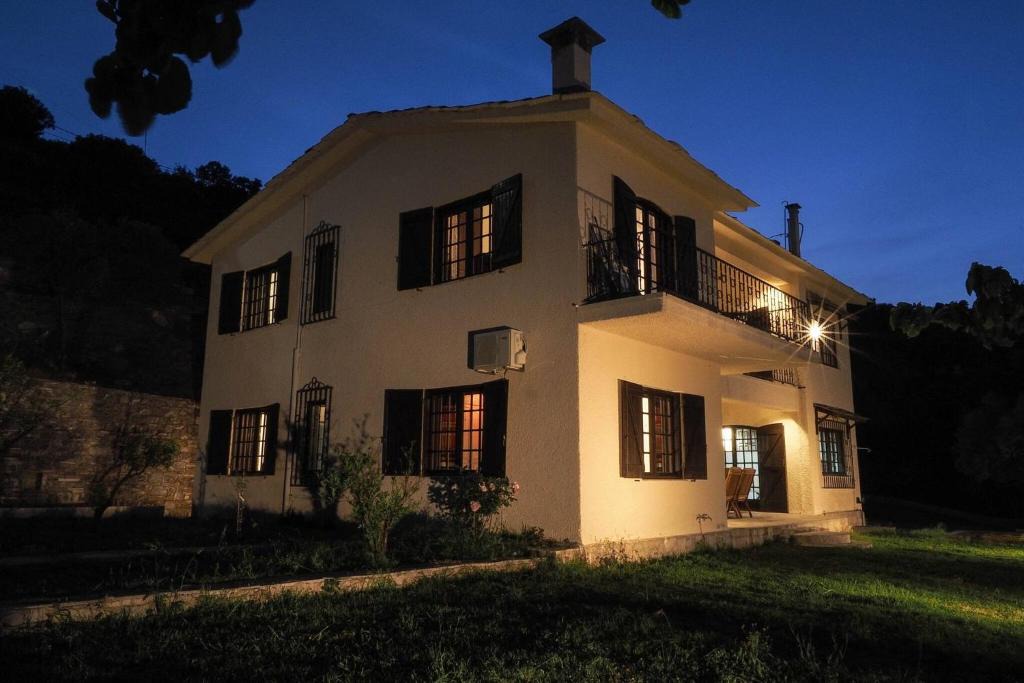 Agii Apostoli Cabin | Sonia Rustic Mansion - 5bd 30 Sec Walk To Beach