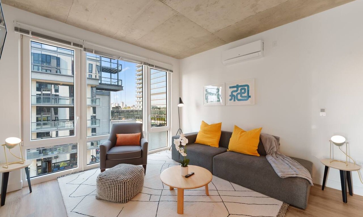 River North Hotel | Sophisticated 4BR Suite - Walk to Shops, Dining & Transit