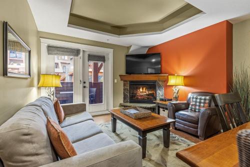 Canmore Apartment | Sophisticated Mountain Condo Pool & Hot Tub