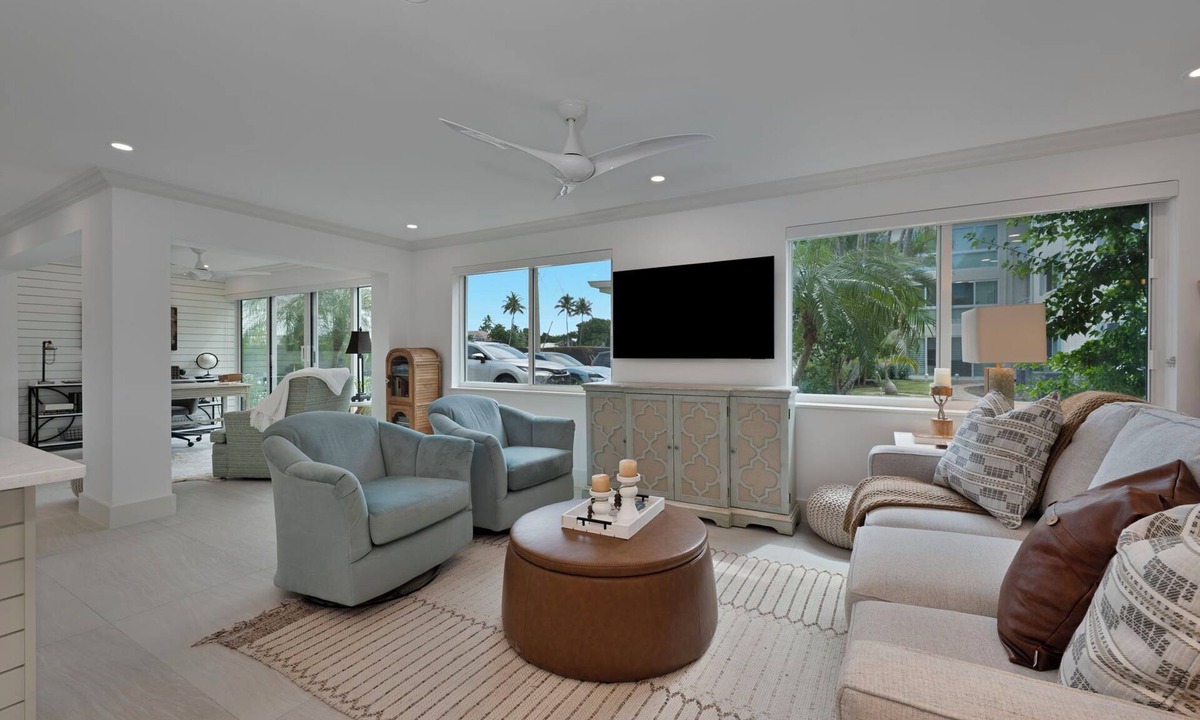 Coquina Sands Condo | Sophisticated Naples Getaway – Relax in Style