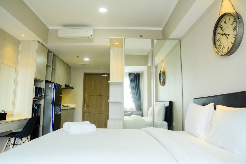 Cikarang Hotel | Sophisticated Studio at The Oasis Apartment