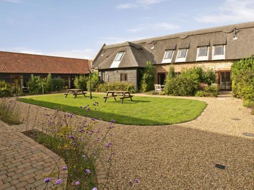 Irstead House | Sorrel - E4321