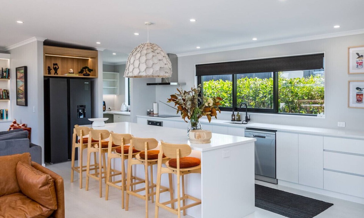 Martinborough Apartment | Sotally Tober Luxury Retreat | New Build, Spa, Walk to Square