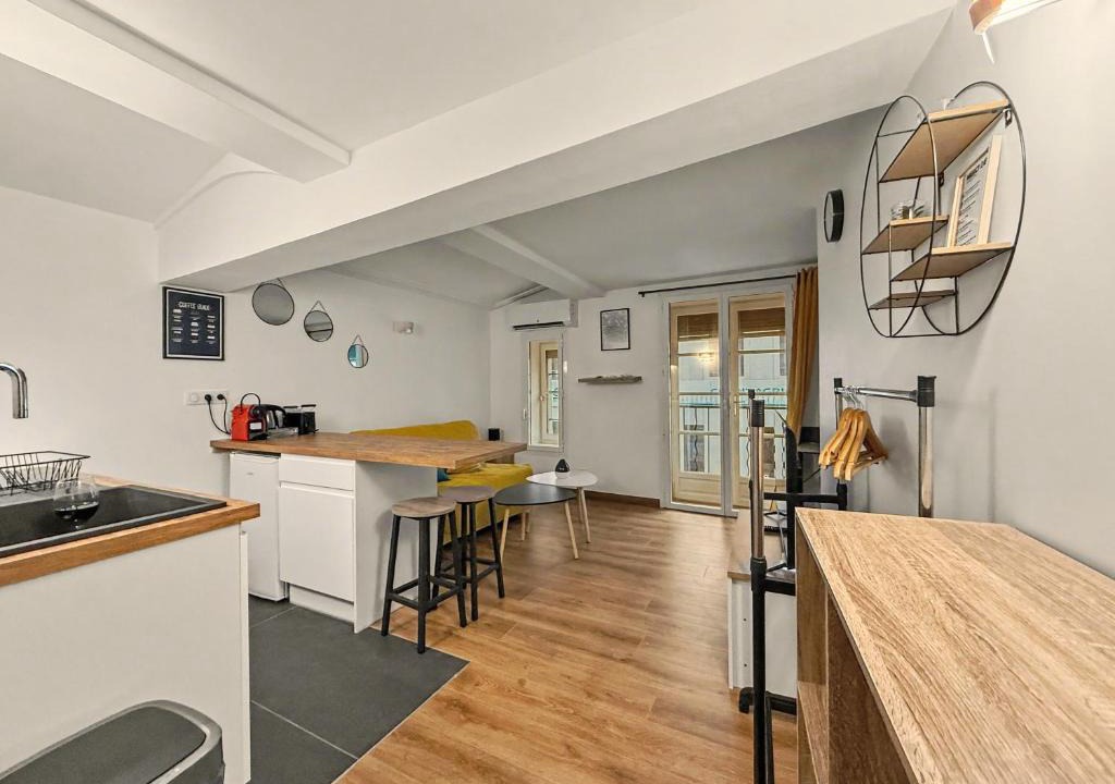 Valence Apartment | Sous Les Toits