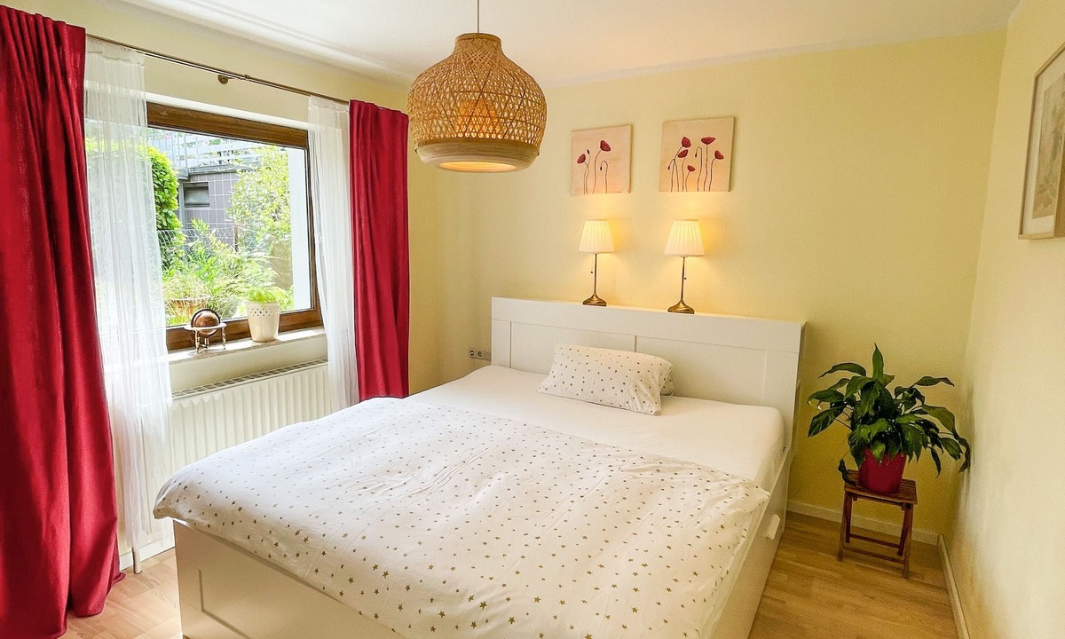 Niederzwehren Condo | Souterrainwohnung mit Großem Garten
