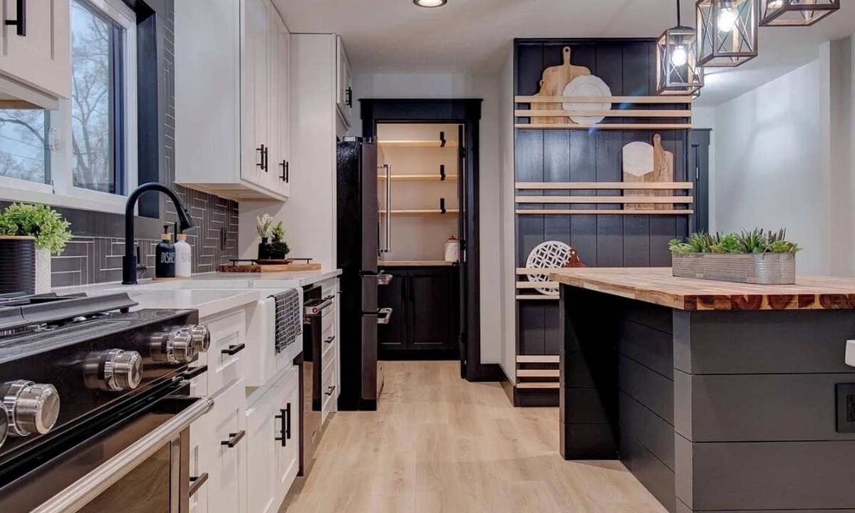 Harters Heights House | South Bend Mid-Term Rental