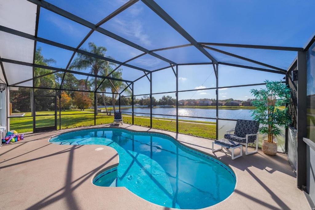 Seasons House | South Facing Pool with Stunning Lake View - Family Friendly Home - Nr Disney