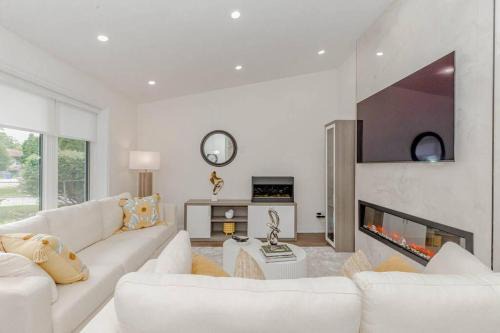 West Oakville House | South Oakville Bliss Haven Monthly Stays only