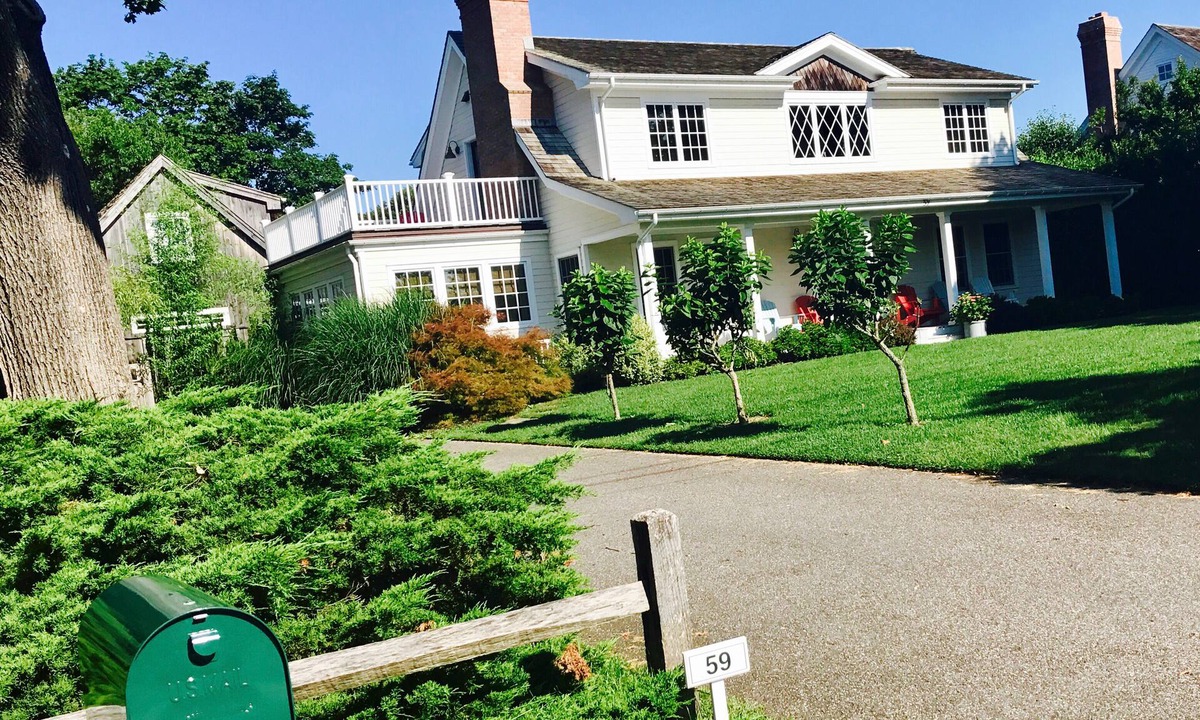 Tuckahoe House | Southampton House South of Highway Perfect for Families
