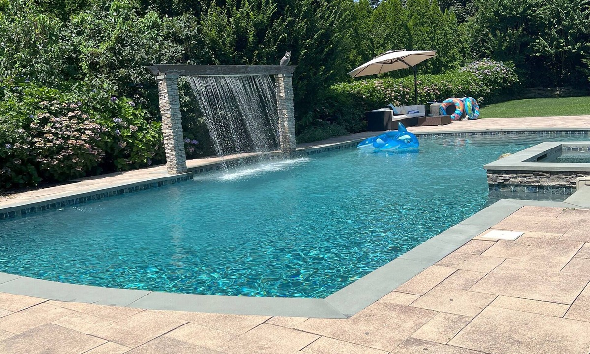 Tuckahoe Villa | Southampton Paradise with Saltwater Pool & Spa & 3 minutes to Best Beach in USA