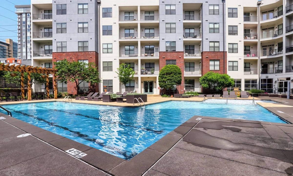 The Gulch Apartment | Southern Chic | 2BR/2BA Downtown Stay