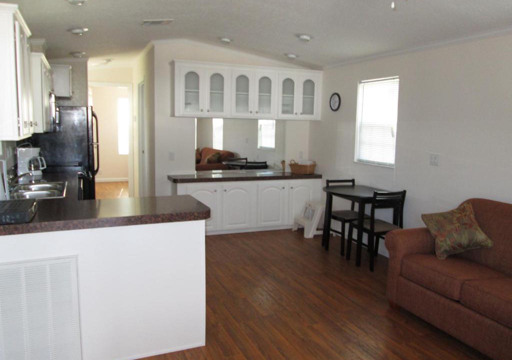 Eustis Resort | Southern Palms Park Model 4