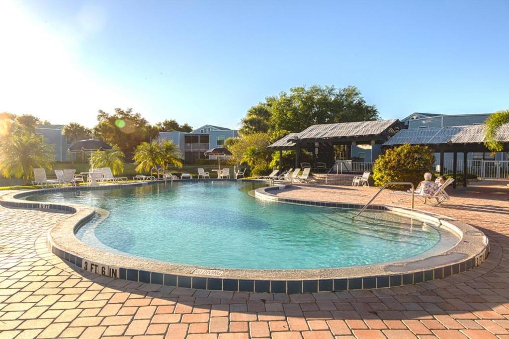 Ventura Apartment | Southpointe Condo #231704