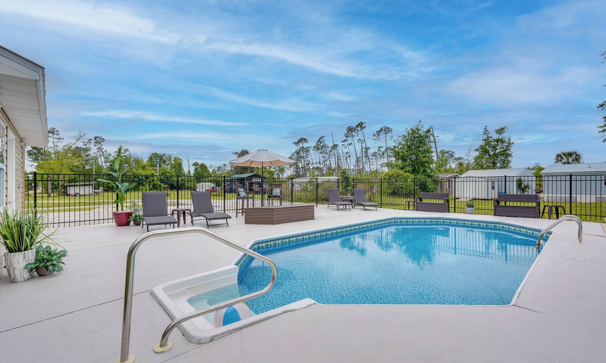 Southport House | Southport Getaway w/Private Pool ~ 15 Mi to PCB!