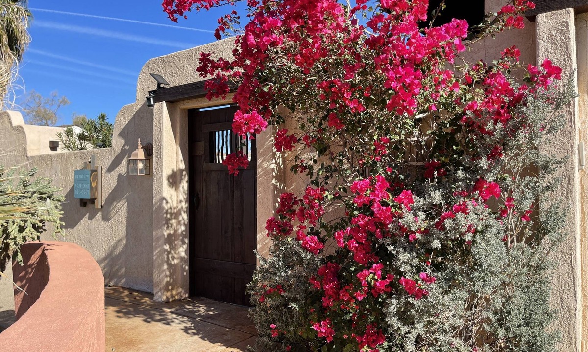 Twentynine Palms House | Southwest Modern ツ Private Pool ❤︎ 3 miles to north gate JTNP ツ AC ❤︎ Fireplace