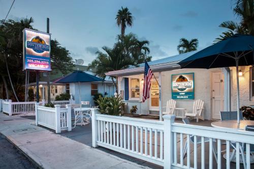 Uptown - Upper Duval Hotel | Southwinds Motel