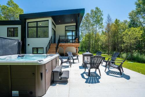 Weedon Ski Chalet | Spa & Adventure - Chalet Valikas