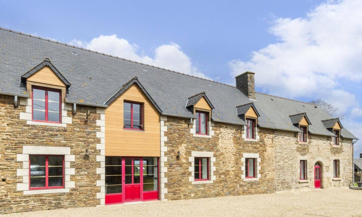 Saint-Laurent-de-Terregatte Cottage | Spacious 5-bedroom countryside house, pet-friendly, parking, internet included, near Mont St-Michel
