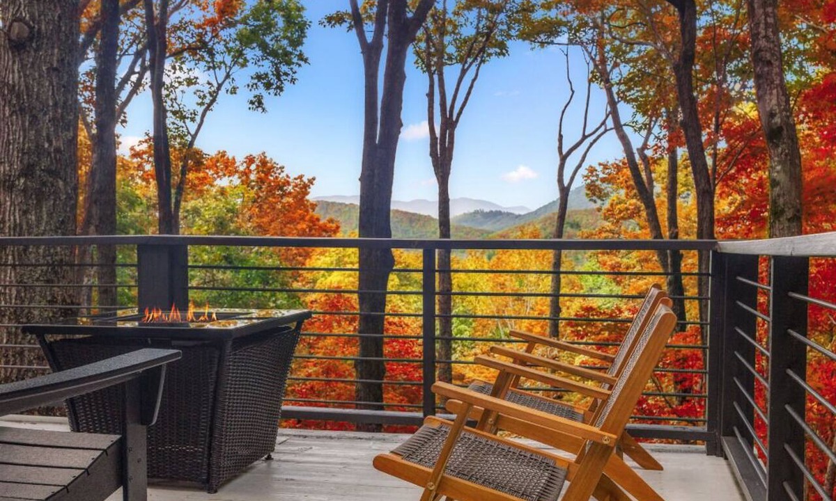 Walnut Mountain Cabin | Spa Retreat | Massage Loft, Hot Tub & Long Views
