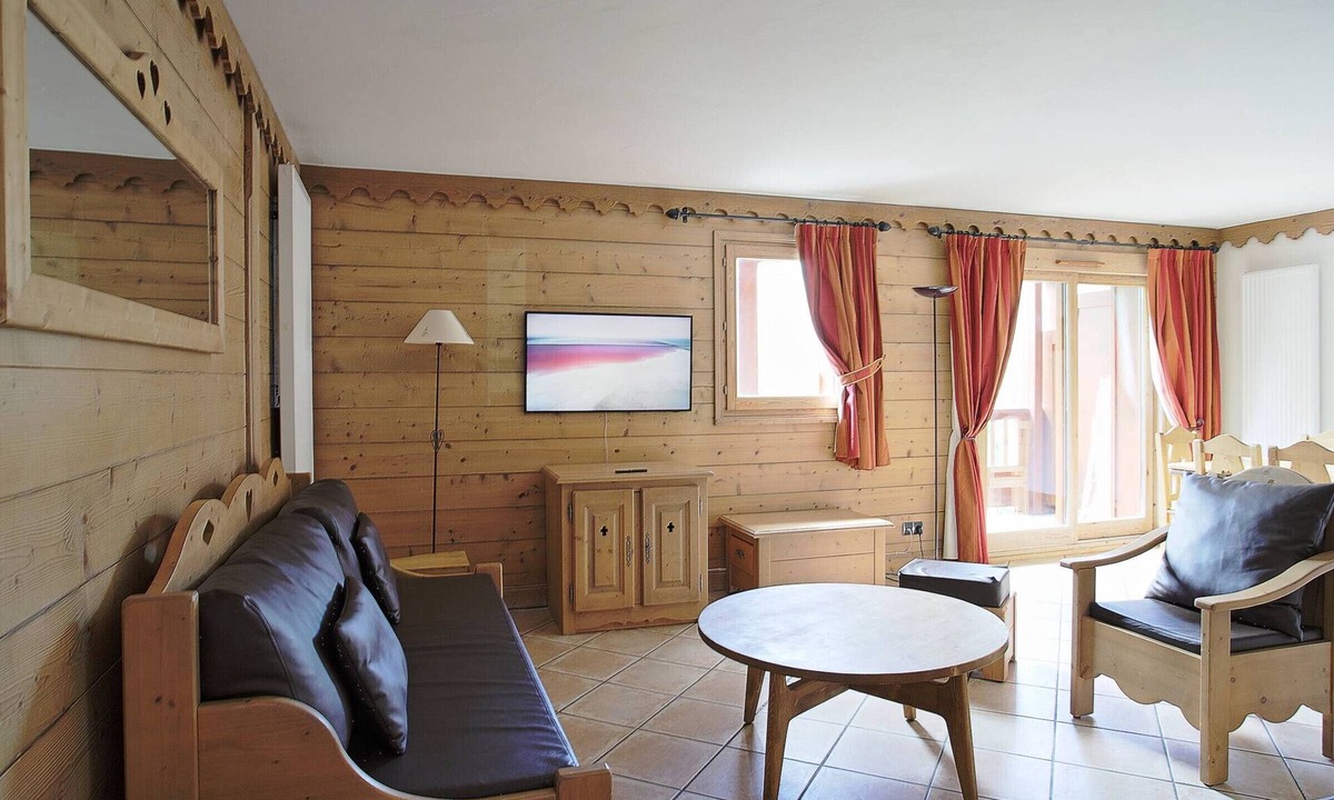 Saint-Martin-de-Belleville Apartment | Spacious apt for 8 with pool at slopes' base
