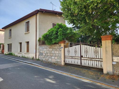 Charly House | Spacieuse maison de 3 chambres disposant d'un grand jardin