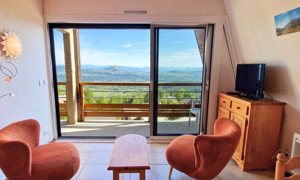 Saint-Michel-de-Chaillol Apartment | Spacious 10/12-Person Apartment with Balcony - Saint-Michel-de-Chaillol