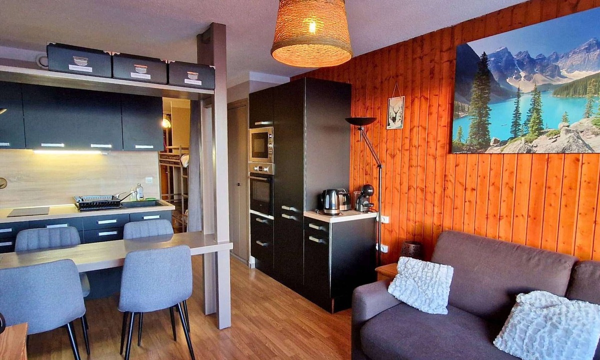 Saint-Michel-de-Chaillol Apartment | Spacious Studio for 4/6 - Ski, Hikes, South Balcony, Pet-Friendly
