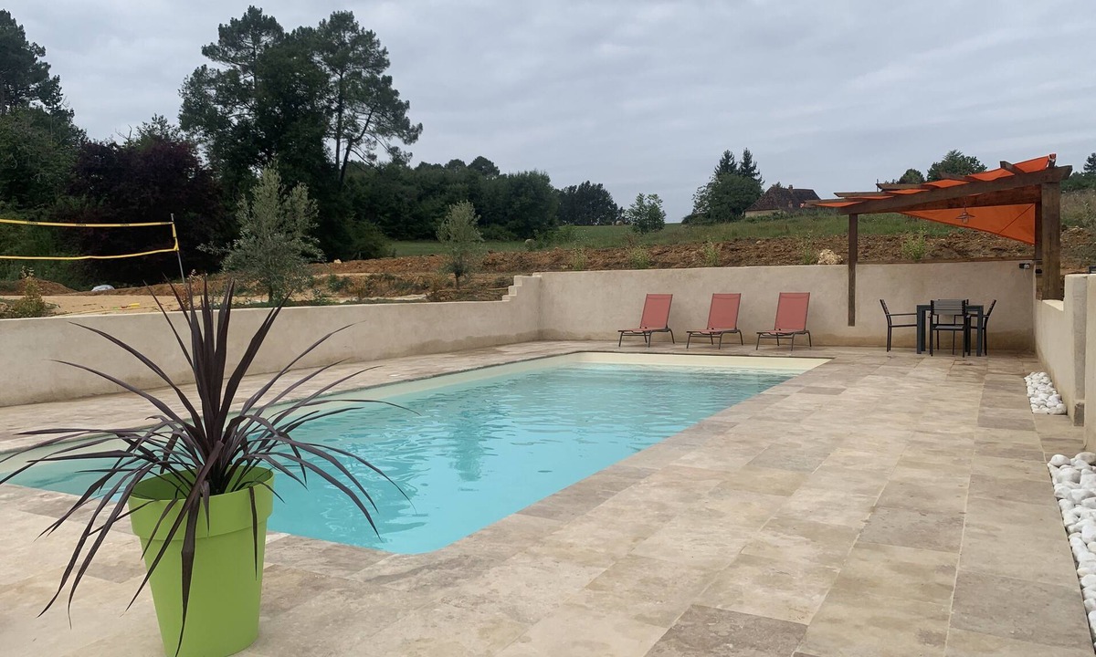 Laveyssiere House | Spacious Renovated Farmhouse with Swimming Pool - Sleeps 14