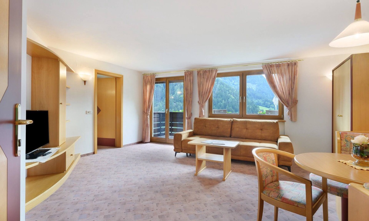 San Leonardo in Passiria Apartment | Spacious Timmels Suite II with South-Facing Balcony, Free Wellness & Pool Access