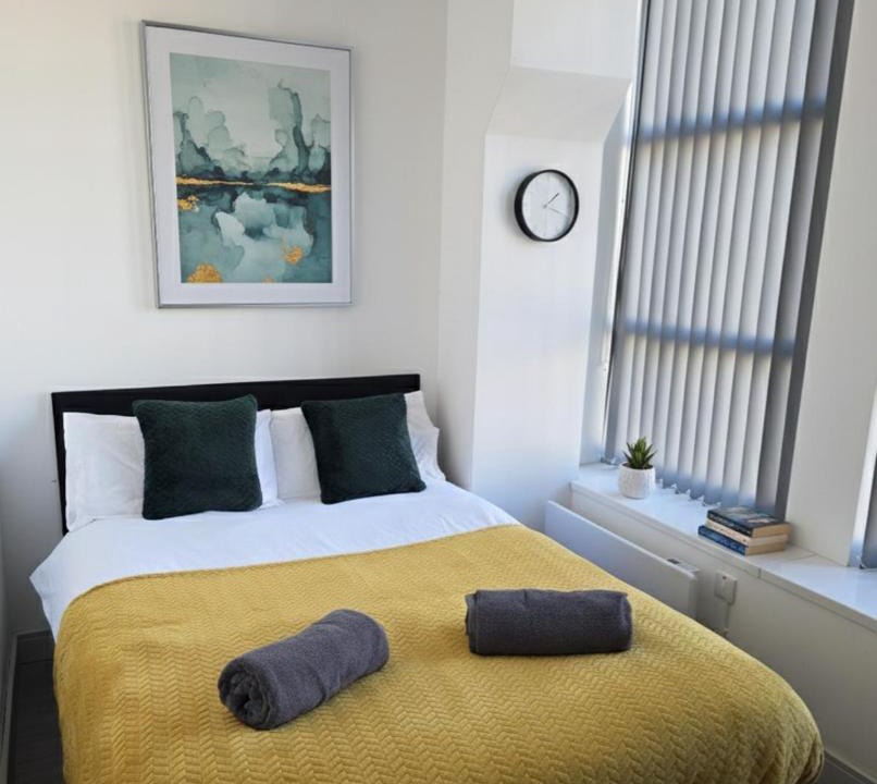 Desborough Apartment | Spacious 1 & 2 Bed Apartment - Desborough - Kettering - Sleeps up to 5 - Free Parking, - WIFI - Contractors, Professionals, Families and Relocators - By The Home Makers Hub