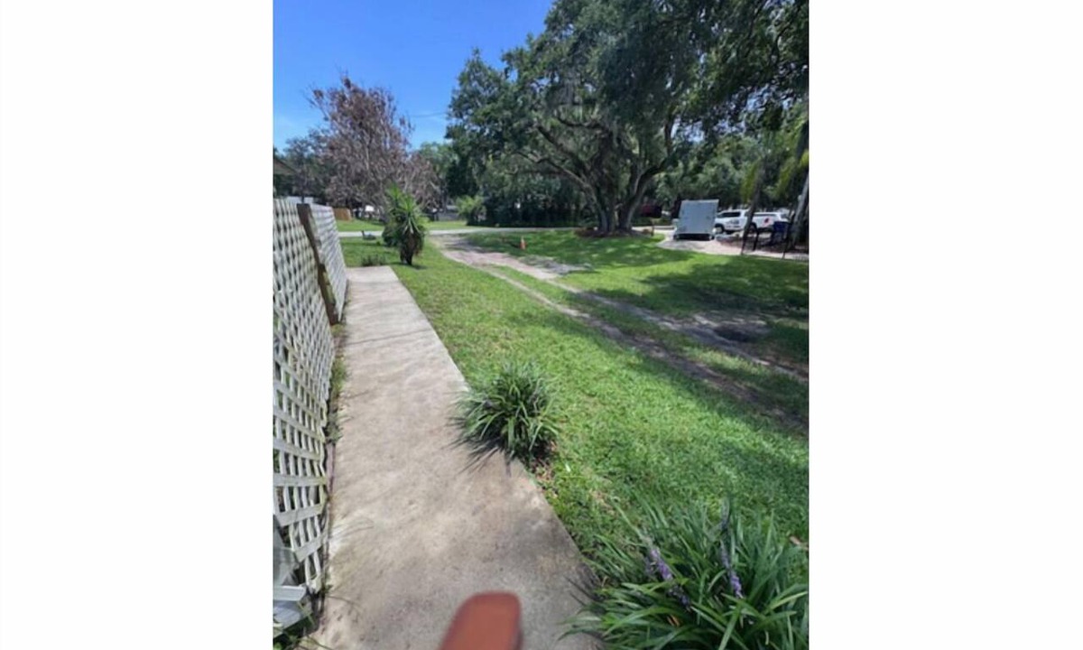 Florida Shores Apartment | Spacious 1 bdrm Apartment-in Edgewater walking distance to shops, river & beach