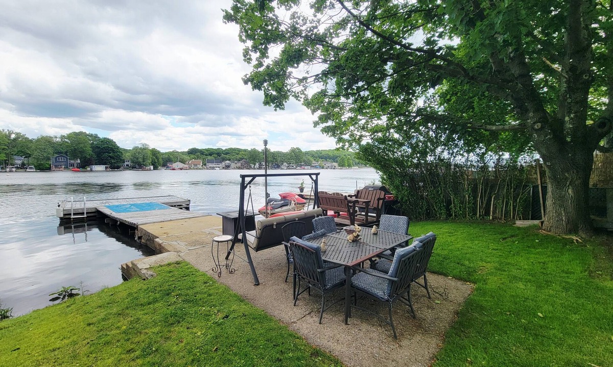 Lake Hopatcong Apartment | Spacious 1 Bed 1 bath Lakefront Apartment in Lake Hopatcong, NJ with lake access
