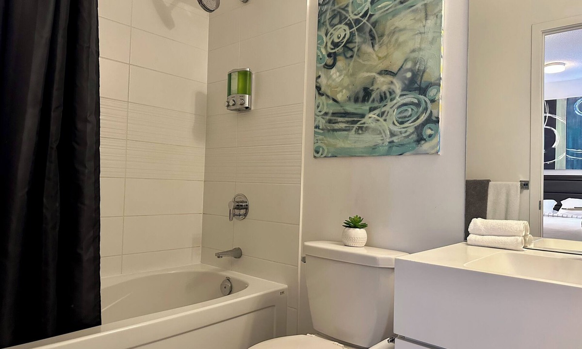 Bathurst Quay Apartment | Spacious 1 bedroom + den w/parking