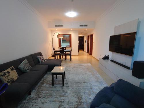Trade Centre 1 Apartment | Spacious 1 Bedroom Plus Hall in Mag218