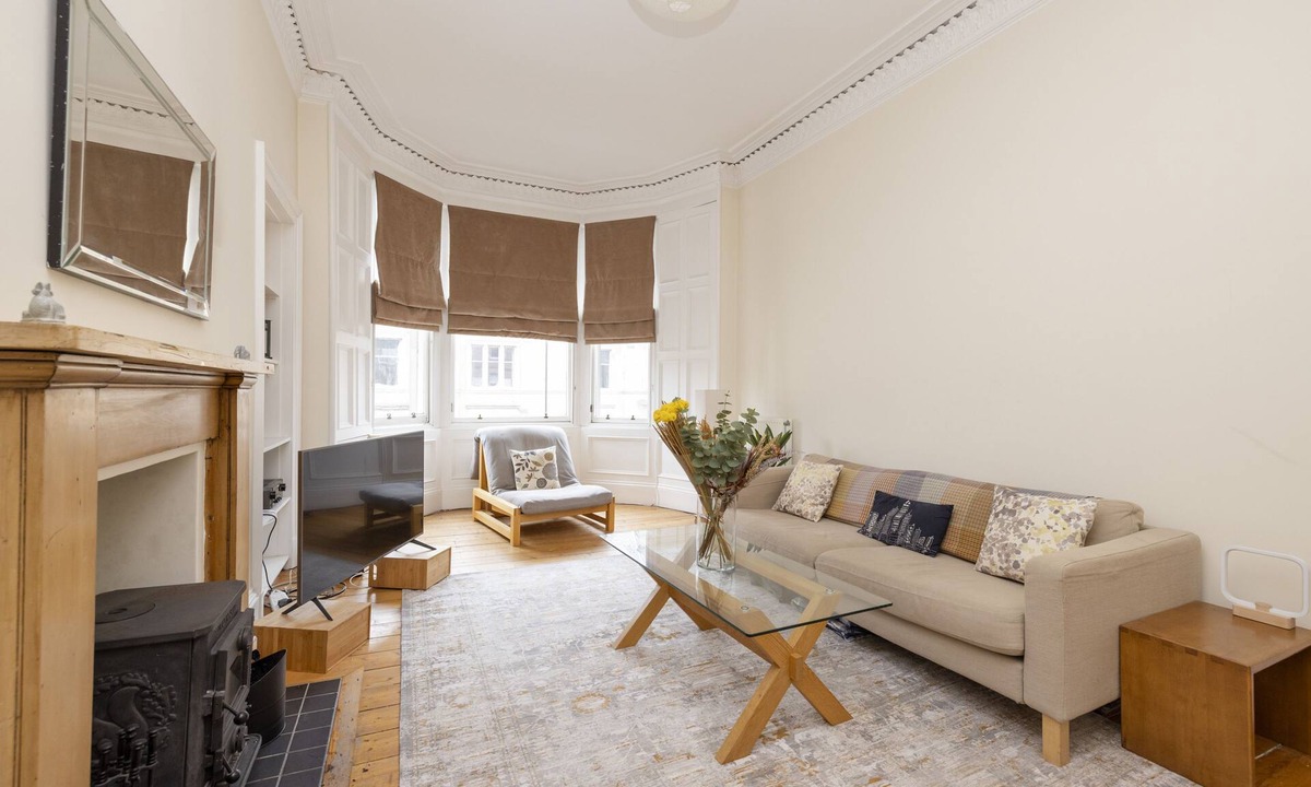 Bruntsfield Apartment | Spacious 1-BR Flat near Meadows and city centre