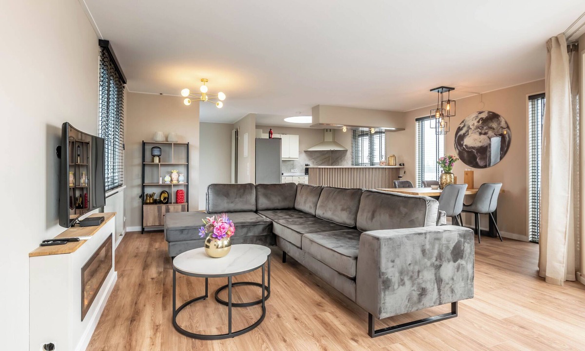 Aalsmeer Boat Rental | Spacious 120m2 Watervilla With Sauna Near Amsterdam And Schiphol.